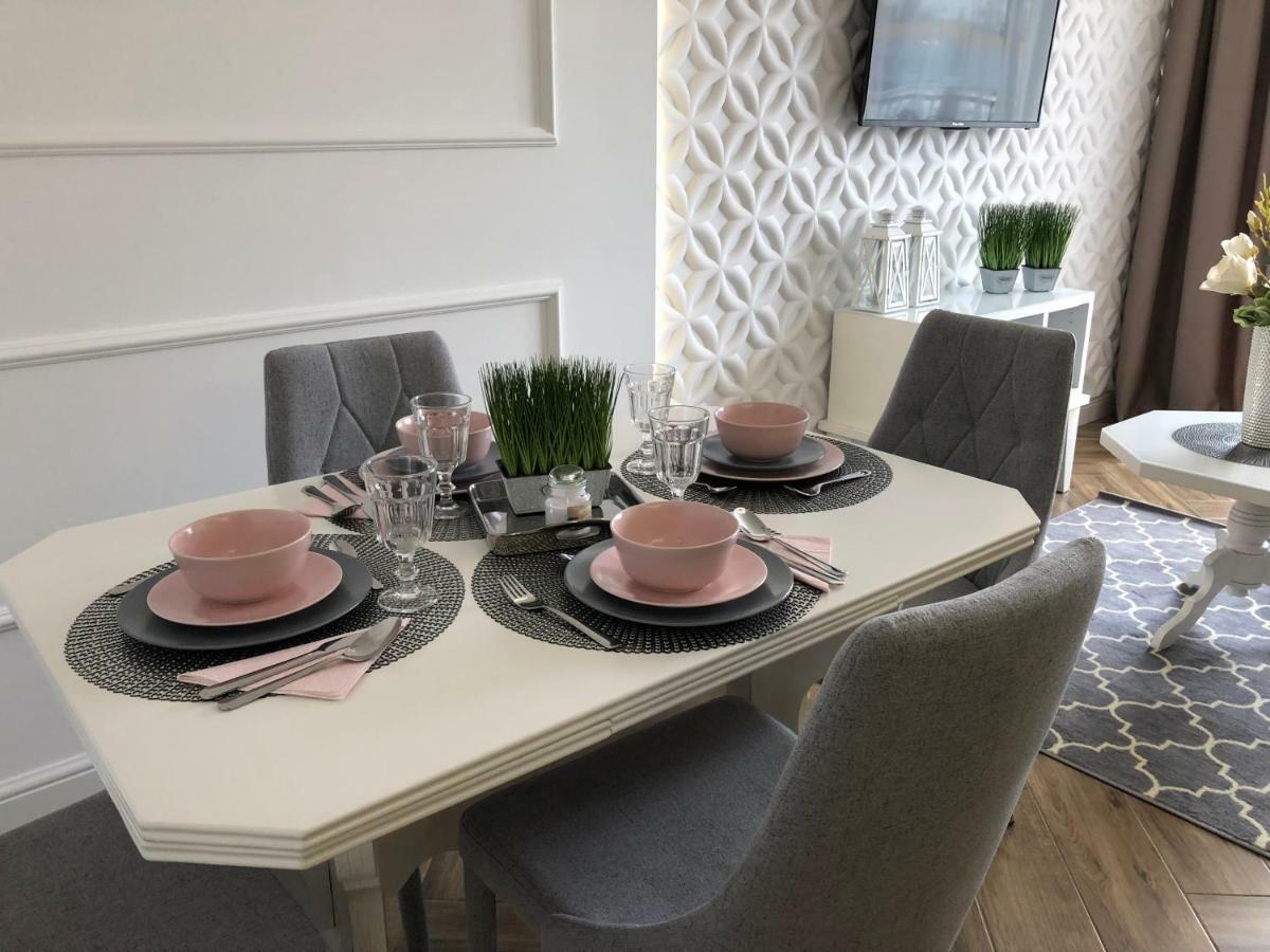 Family & Business Elegant Apartments Ul Warszawska - 2 Bedroom, Balcony, Parking 凯尔采 外观 照片