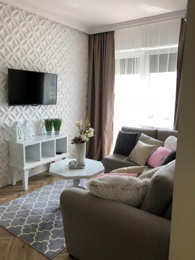 Family & Business Elegant Apartments Ul Warszawska - 2 Bedroom, Balcony, Parking 凯尔采 外观 照片