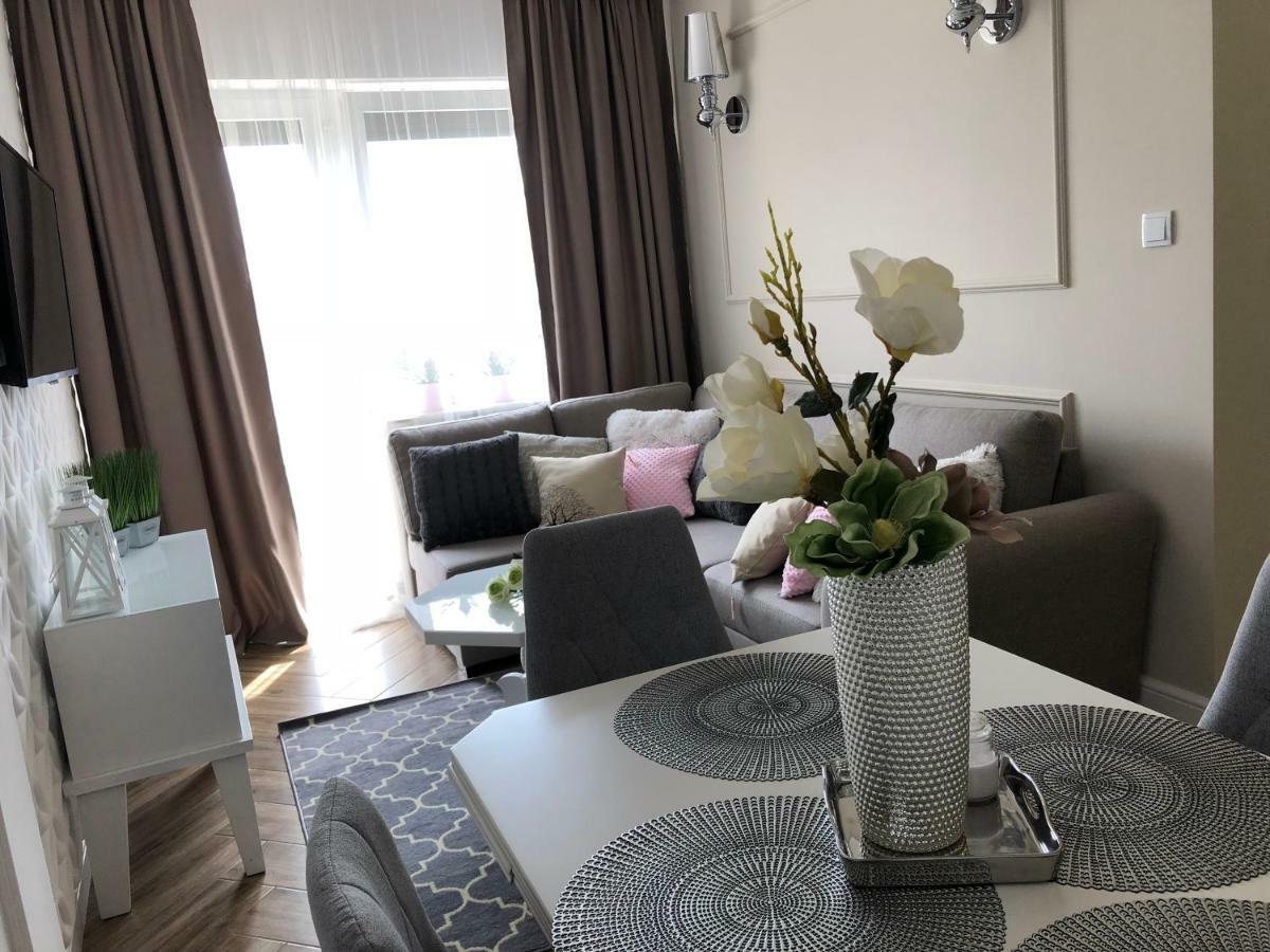 Family & Business Elegant Apartments Ul Warszawska - 2 Bedroom, Balcony, Parking 凯尔采 外观 照片