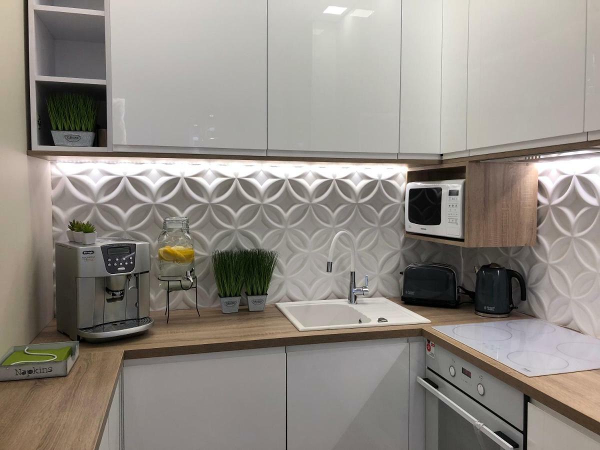 Family & Business Elegant Apartments Ul Warszawska - 2 Bedroom, Balcony, Parking 凯尔采 外观 照片