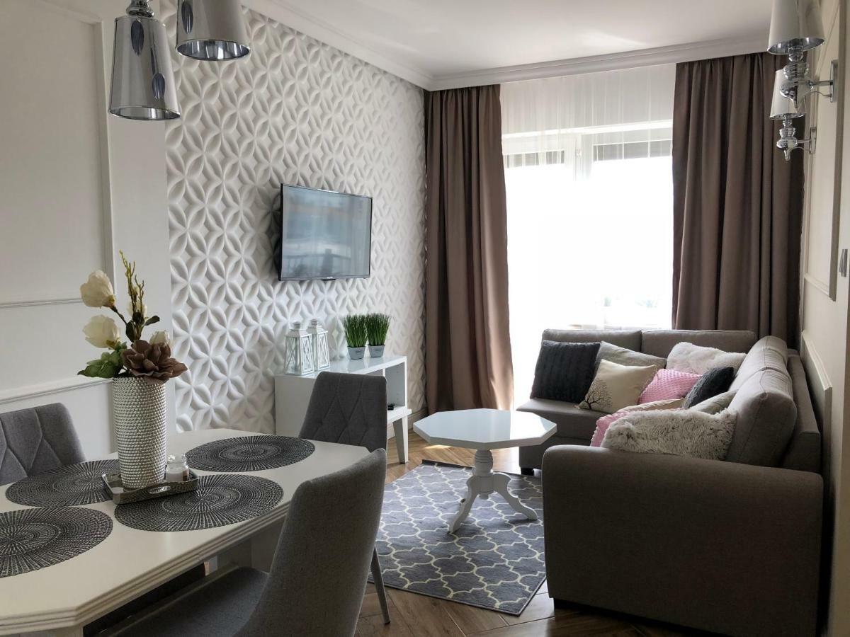Family & Business Elegant Apartments Ul Warszawska - 2 Bedroom, Balcony, Parking 凯尔采 外观 照片