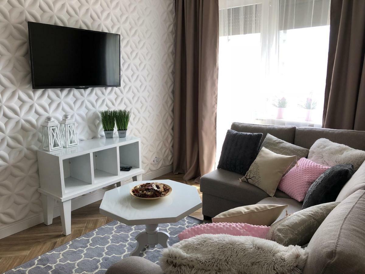 Family & Business Elegant Apartments Ul Warszawska - 2 Bedroom, Balcony, Parking 凯尔采 外观 照片