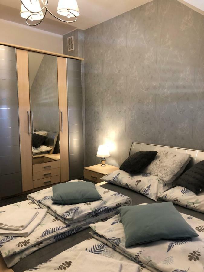 Family & Business Elegant Apartments Ul Warszawska - 2 Bedroom, Balcony, Parking 凯尔采 外观 照片